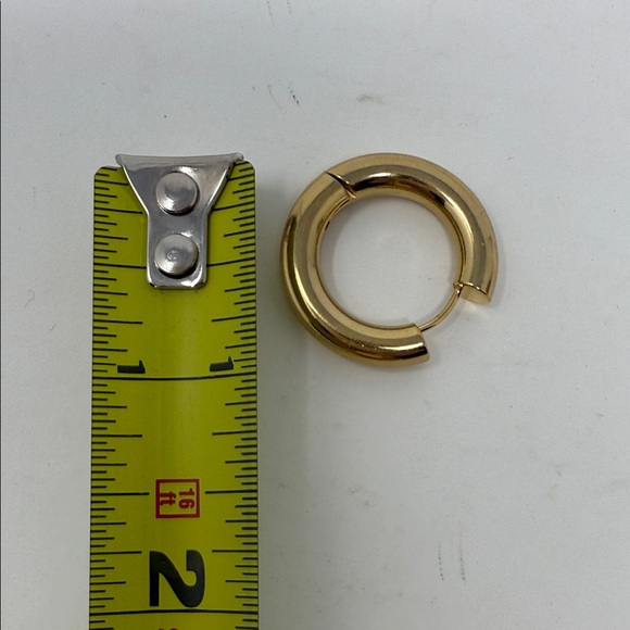 1 inch Chunky Elegant Gold Hoop Earrings - Picture 4 of 8